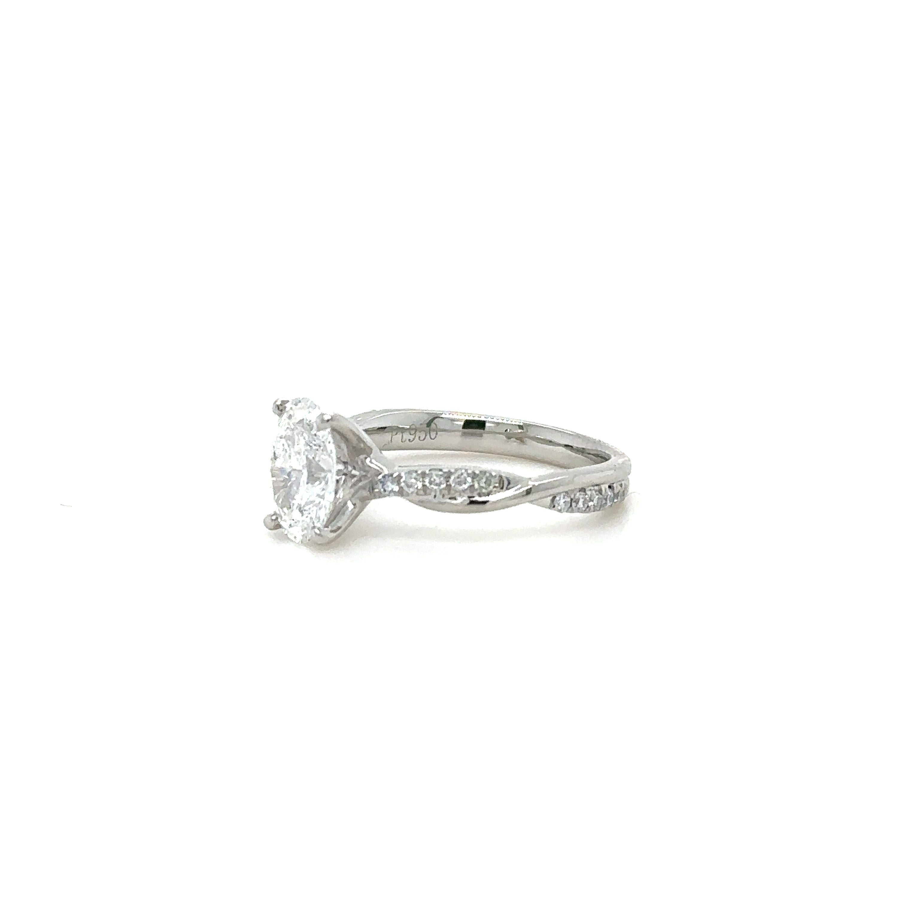 Intertwined_Diamond_Ring_Diagonal_View Platinum