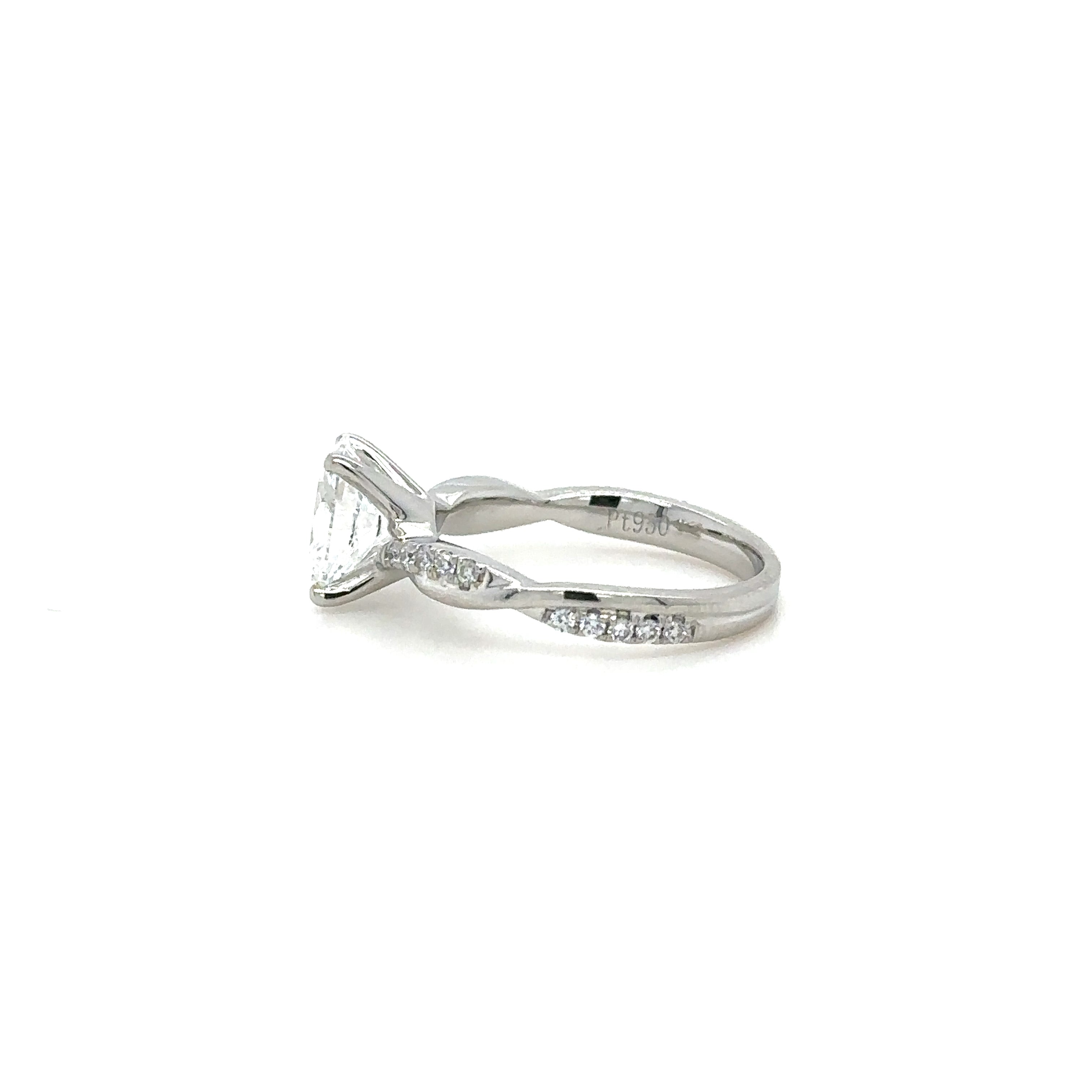 Intertwined_Diamond_Ring_Side_View Platinum